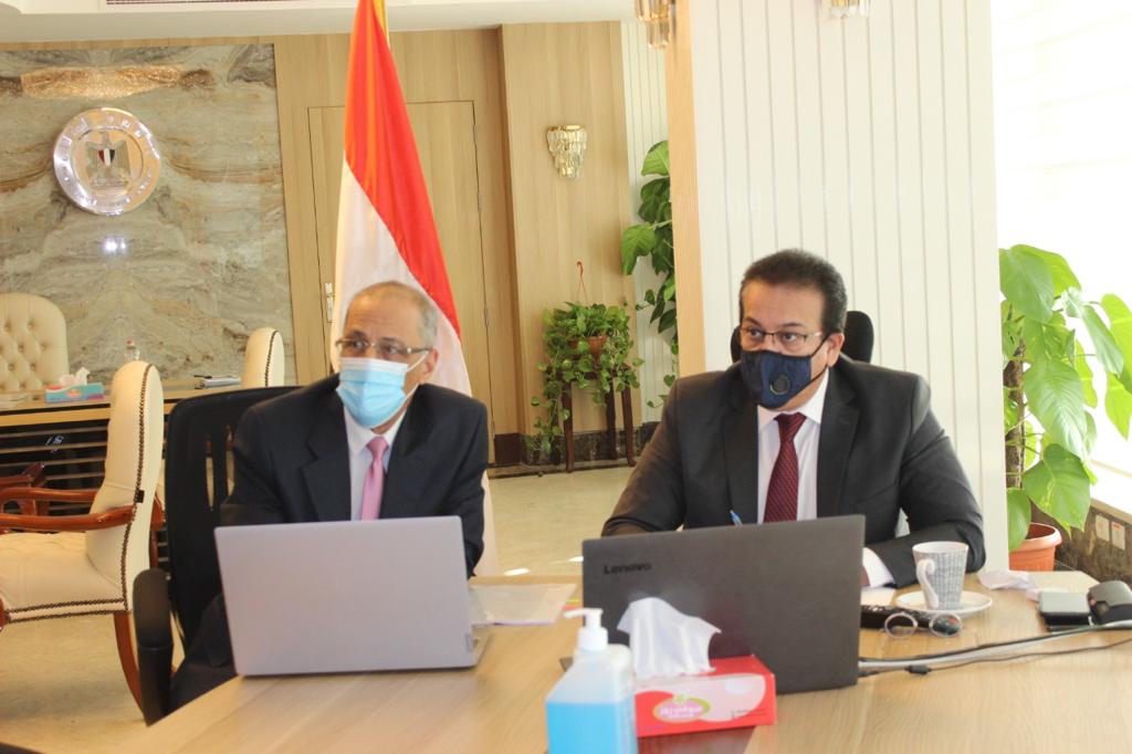 وزير التعليم العالى يفتتح محطة رصد الأقمار الصناعية