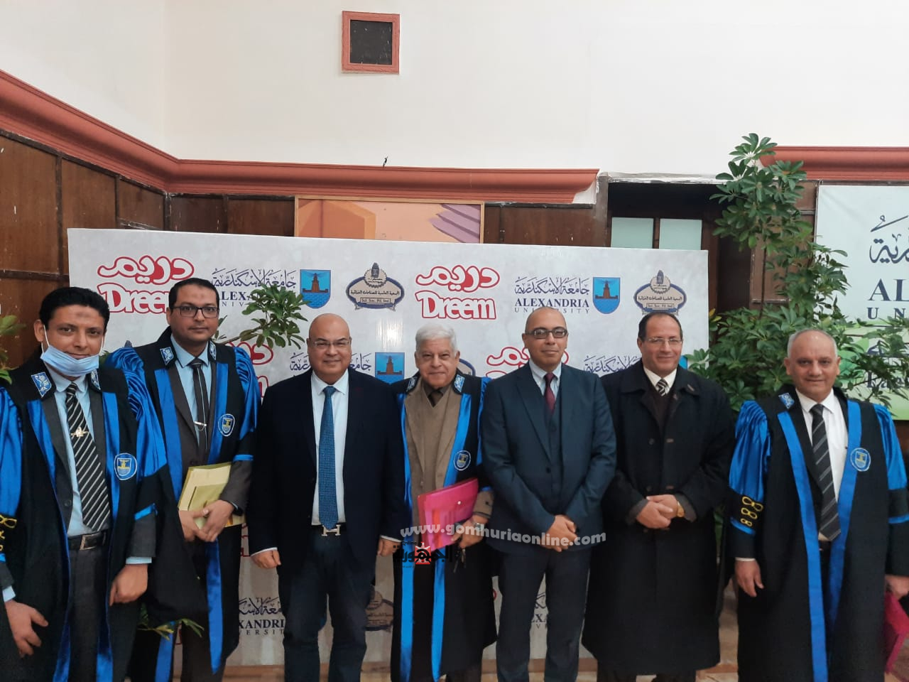 مسئولوا كلية الزراعة والجمعية العلمية والرعاة اثناء تسليم جوائز البحث العلمى