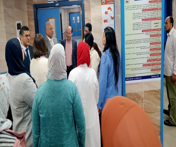 الجزار يستقبل وفداّ من وزارة الصحة بمستشفي القناطر الخيرية العام