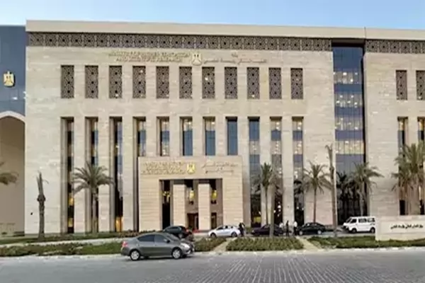 طلاب العلوم بجامعة القاهرة الأهلية يجرون تدريبات عملية متقدمة 