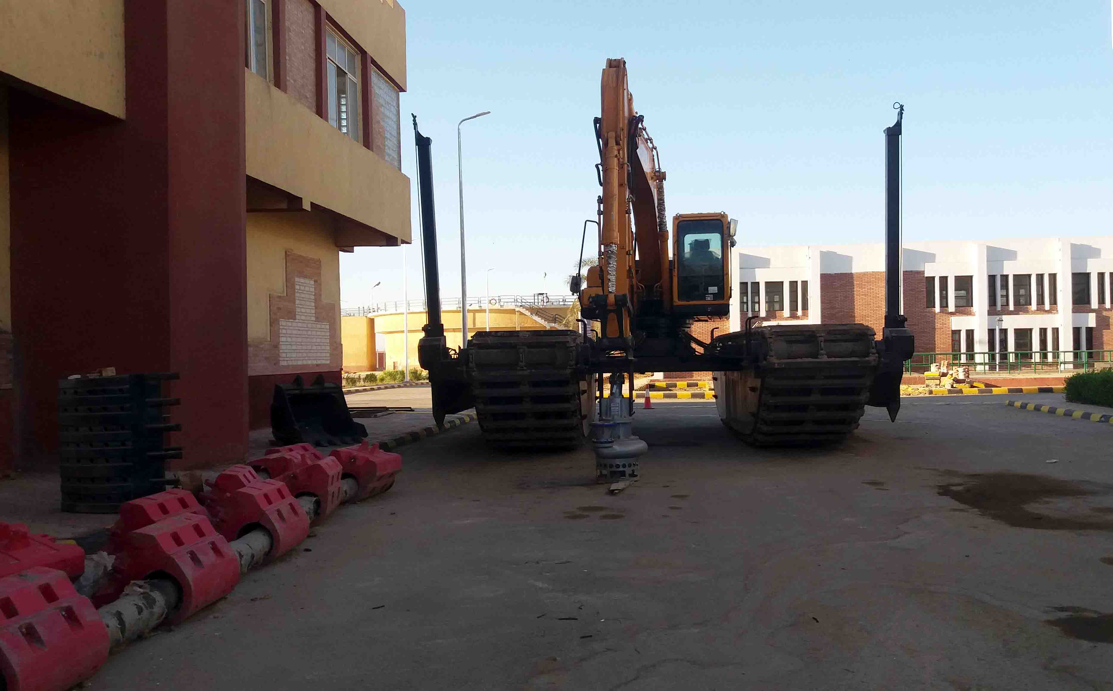   مياه سوهاج تستعين بحفار برمائى للقضاء على طمى المحطات