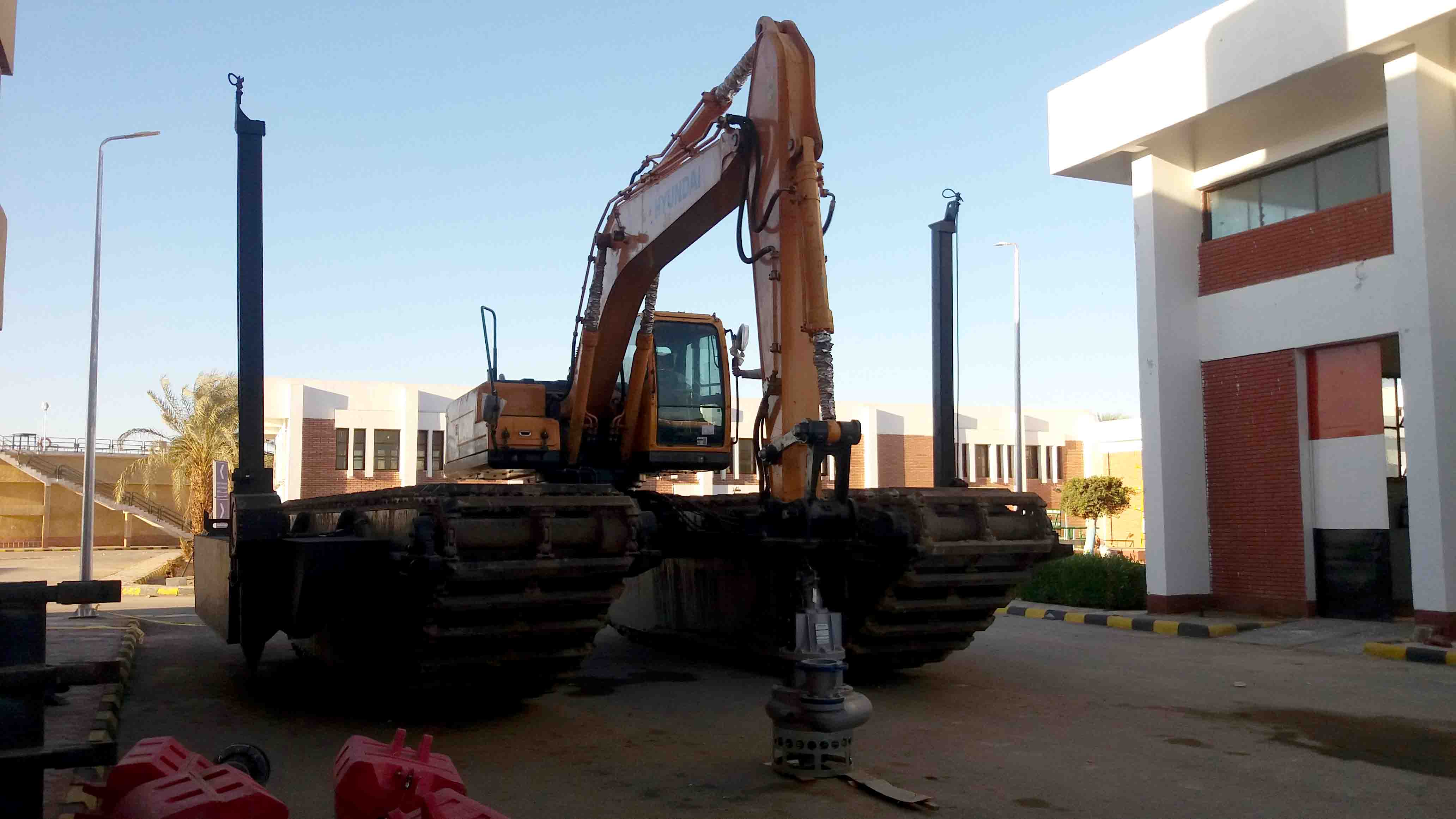   مياه سوهاج تستعين بحفار برمائى للقضاء على طمى المحطات