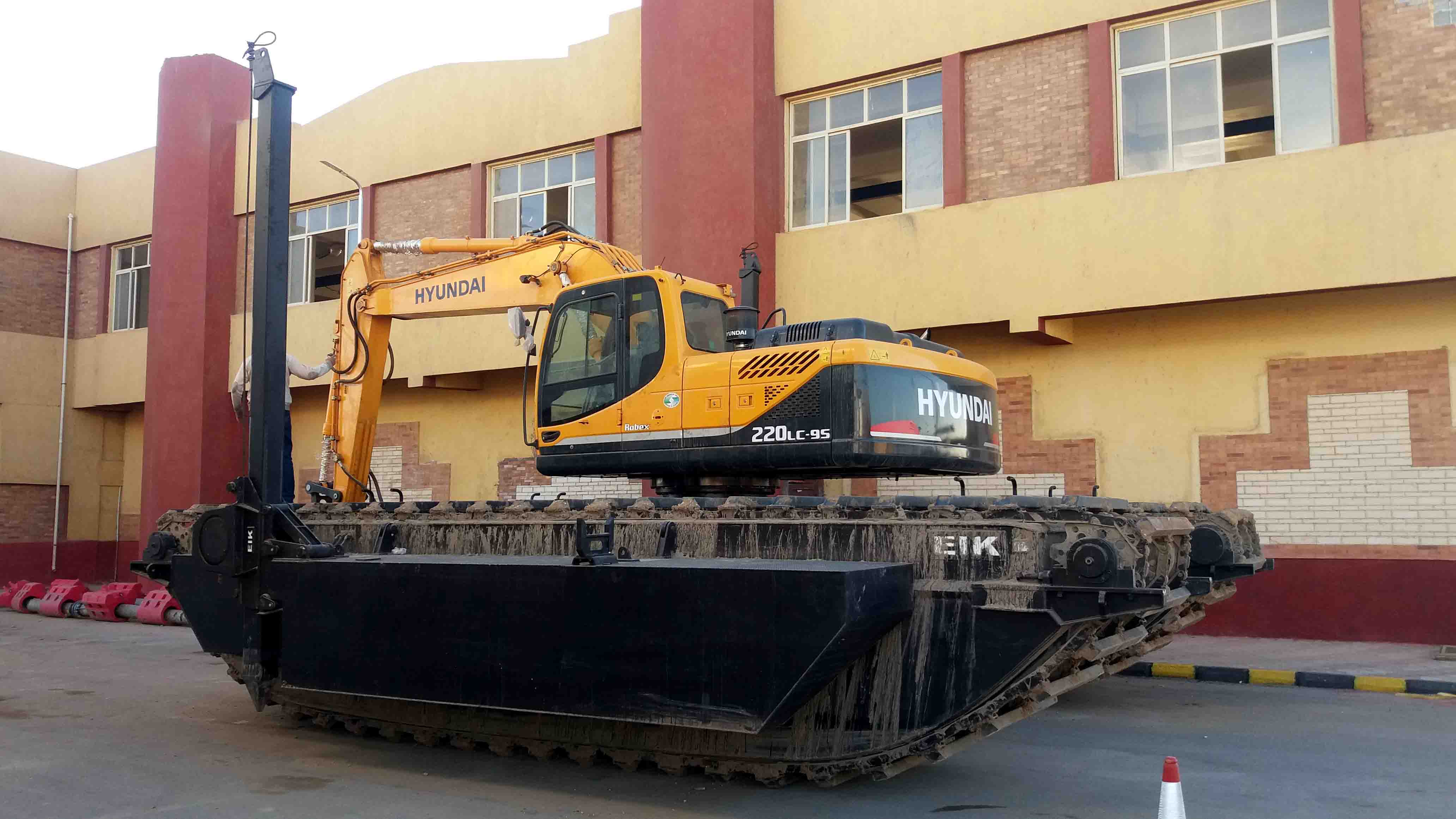   مياه سوهاج تستعين بحفار برمائى للقضاء على طمى المحطات