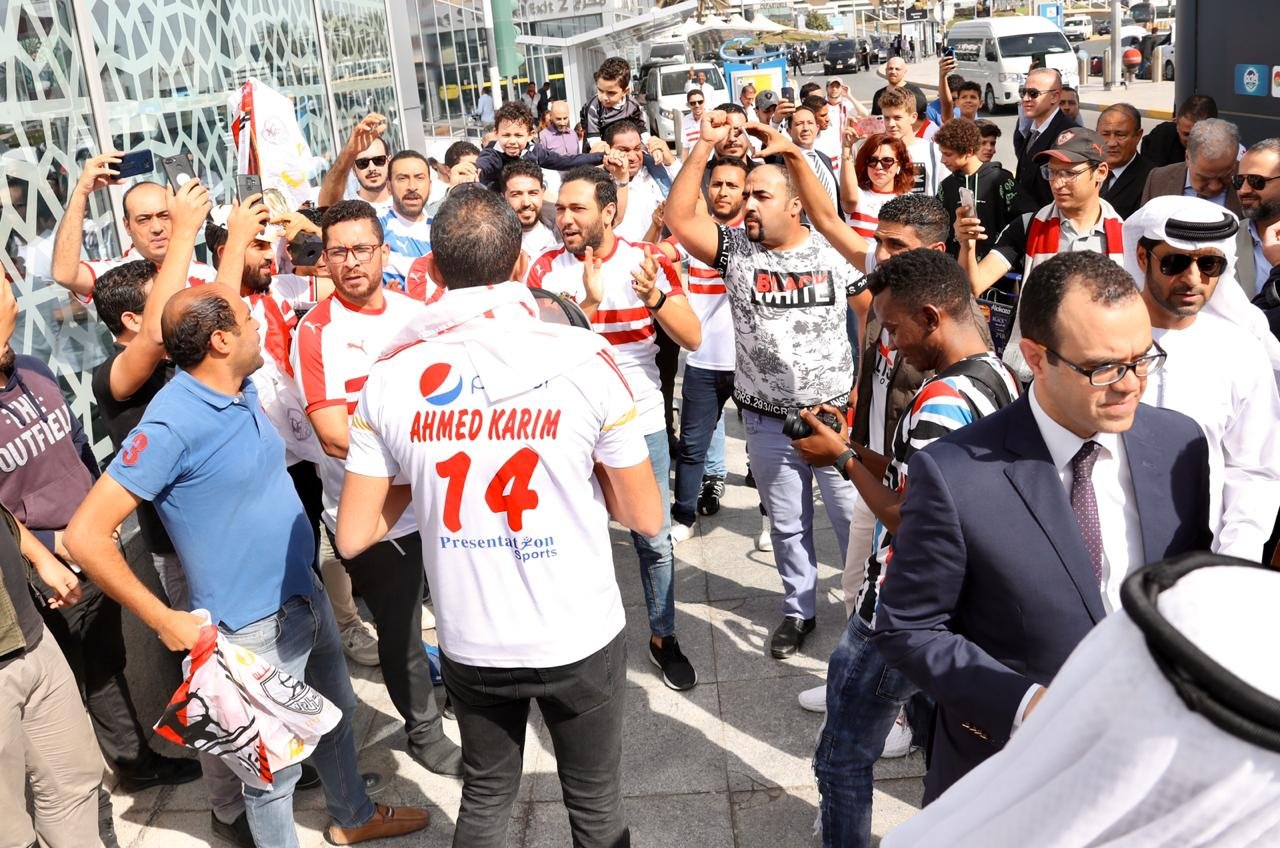 جماهير الأهلى والزمالك تتوافد على ستاد بن زايد لمؤازرتهم فى السوبر 