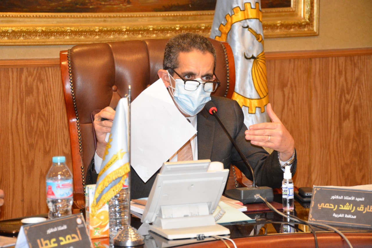 رحمى يستعرض جهود المحافظة في تنفيذ خطة التطوير مع نواب الغربية