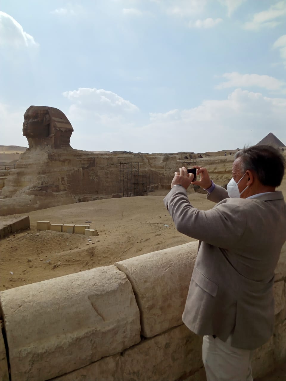 رئيس الاتحاد الدولي لكمال الأجسام يزور منطقة آثار الهرم 