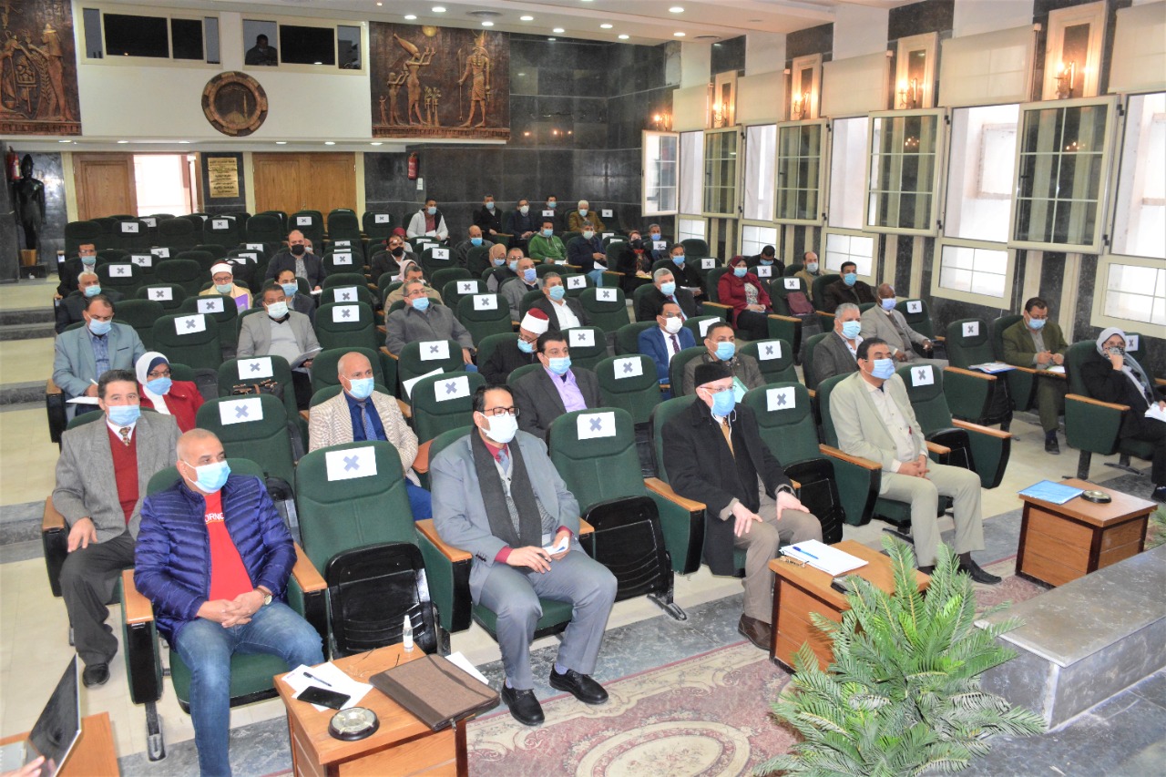 محافظ الغربية يناقش موقف ٨٣٠ مشروع بإجمالي ٢٤ مليار جنيه