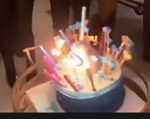دينا الشربينى تحتفل بعيدميلادها..وشاكوش يغنى 
