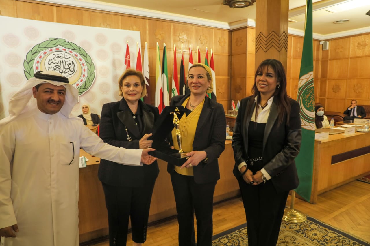  تكريم وزيرة البيئة و ترشيحها لافضل شخصية مؤثرة   دوليا واقليميا