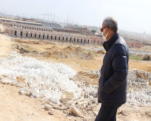 محافظ القليوبية يتابع إزالة 400 مقبرة مخالفة بالخانكة