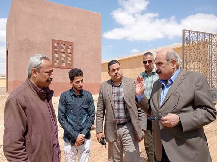 محافظ أسيوط يتفقد إنشاء سوق حضري بالكوم الأحمر بالبداري