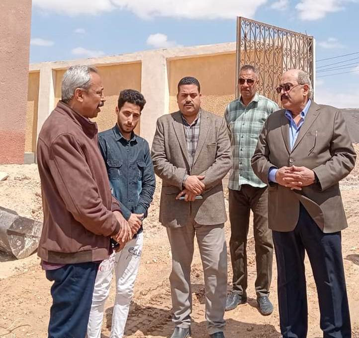 محافظ أسيوط يتفقد إنشاء سوق حضري بالكوم الأحمر بالبداري