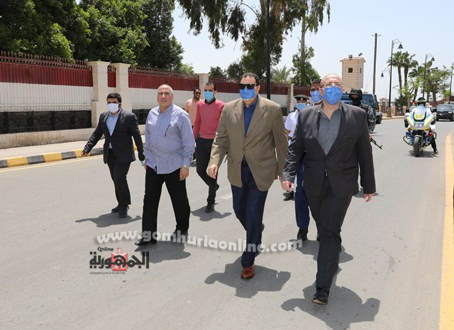 الدكتورمحمد هاني غنيم محافظ بني سويف اثناء الجولة التفقدية بالمحافظة