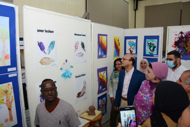 من فعاليات المعرض الفني للطلاب ذوى الهمم