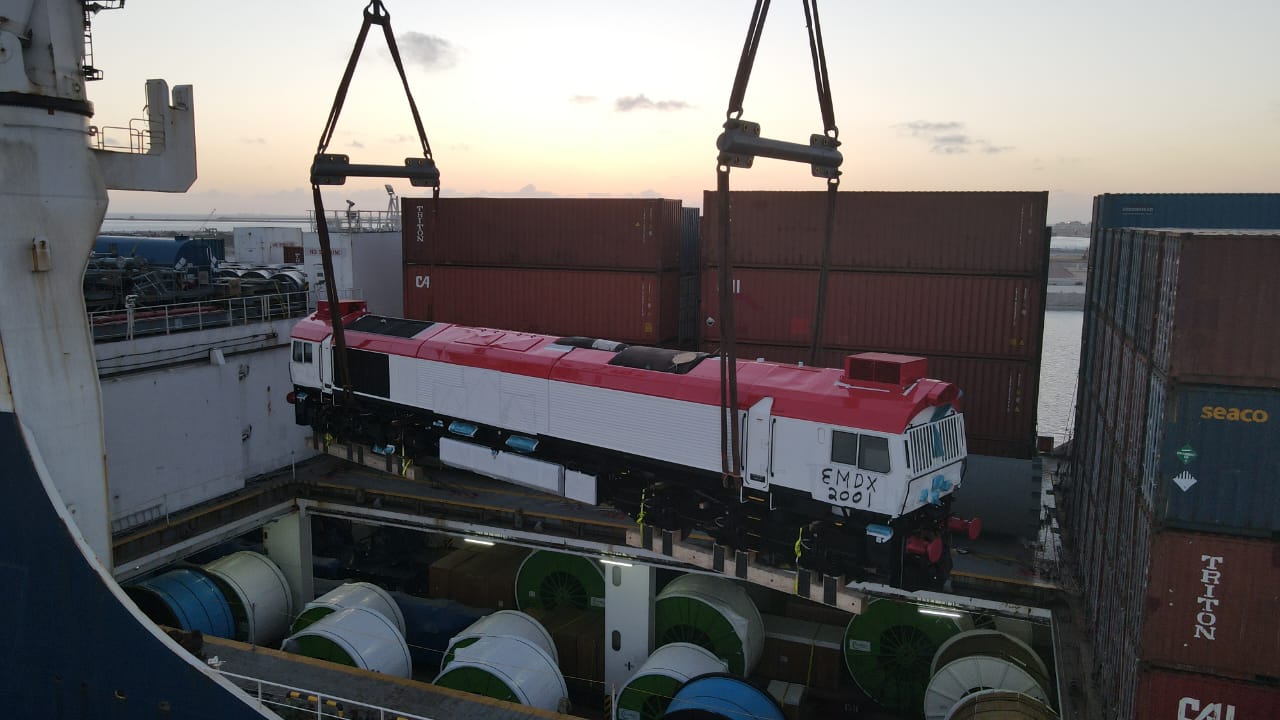 النقل: وصول اول جرار لقطارات تالجو الجديدة ..صور