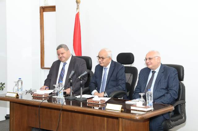 «مكافآت مجزية واجراءات صارمة».. قرارات جديدة بشأن امتحانات الدبلو