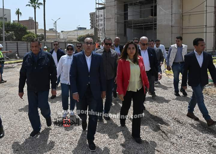 رئيس الوزراء يتفقد أعمال إنشاء مبنى ديوان عام محافظة دمياط الجديد
