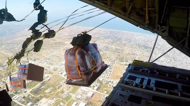 مصر تكثف أعمال الإسقاط الجوى اليومى للمساعدات الإنسانية والإغاثية