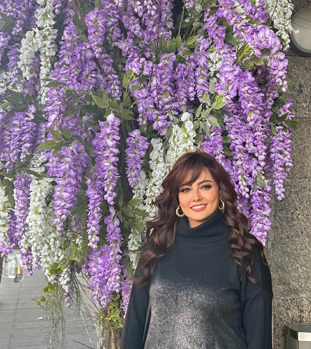 الفنانة بشرى
