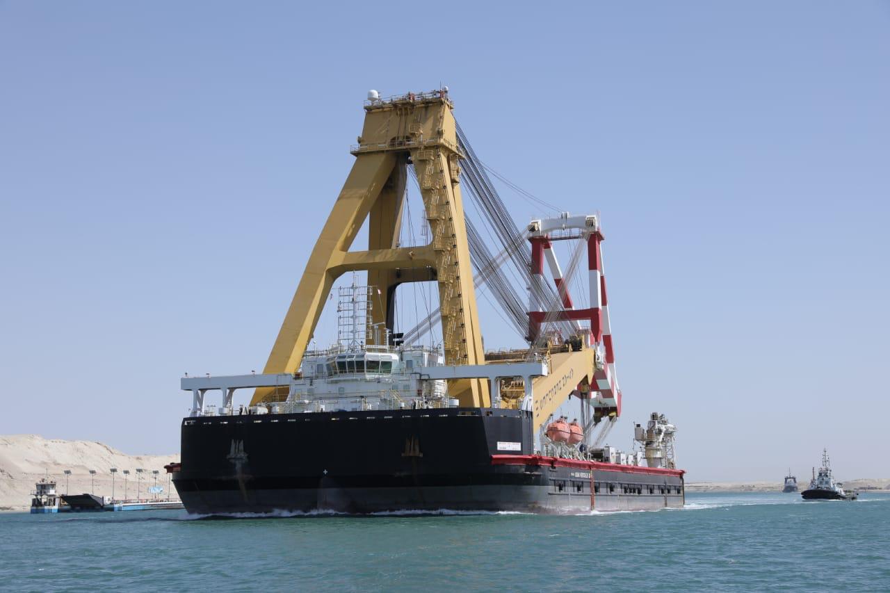 قناة السويس تشهد عبور الونش ASIAN قادما من سنغافوره