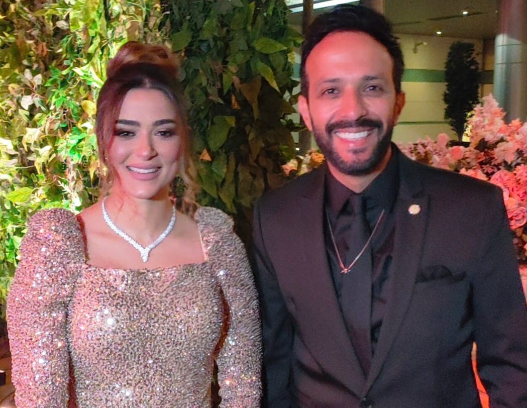 أحمد عصام وزوجته 