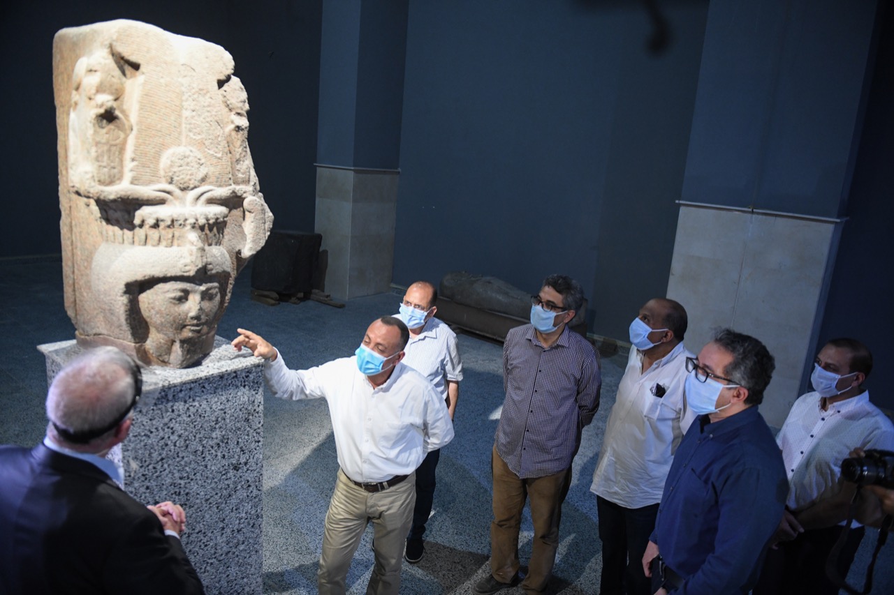  العناني وفودة يتفقدان متحف شرم الشيخ لافتتاحه 