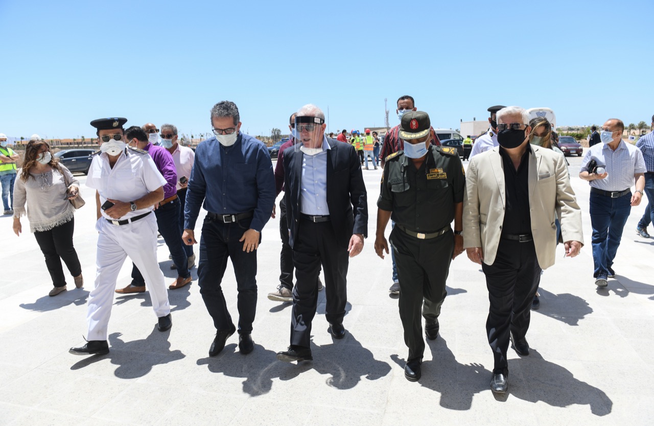  العناني وفودة يتفقدان متحف شرم الشيخ لافتتاحه 