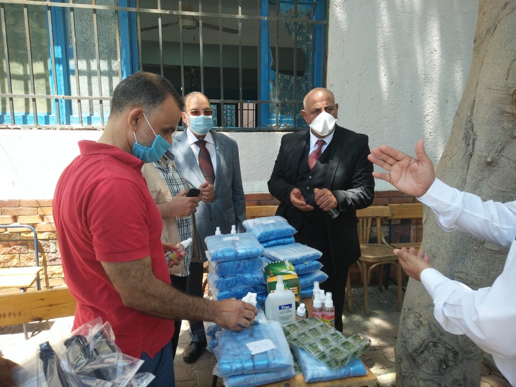 شاهد فى 12 صورة .. كيف استعدت التربية والتعليم لامتحانات الثانوية بادوات التعقيم والتطهير 