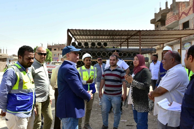 مصطفي ألهم يتفقد مشروعات محور الشمال وازدواج طريق الاقصر قنا الصحراوي الغربي