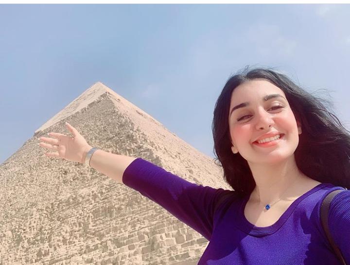 جيهان خليل تتألق بسيشن جديد فى الاهرامات .. صور