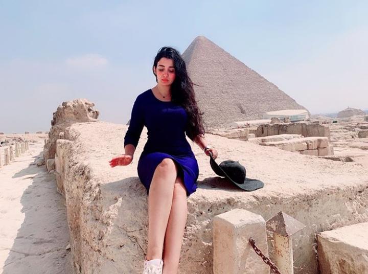 جيهان خليل تتألق بسيشن جديد فى الاهرامات .. صور