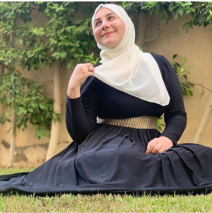 بإطلالة رقيقة .. ياسمين علوانى تحتفل بالعيد 
