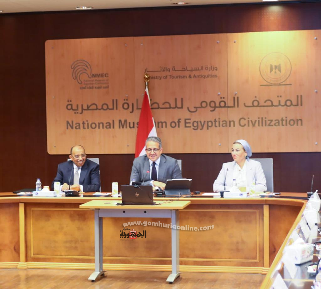 اللواء محمود شعراوى وزير التنمية المحلية خلال الإجتماع