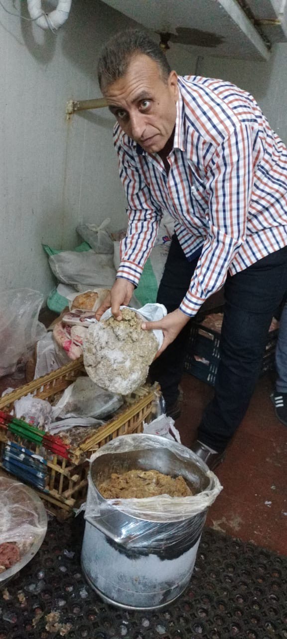 ضبط 1275 كيلو جرام لحوم مجمده ودجاج ومفروم ودهون غير صالحه للاستهلاك الآدمي بالدقهلية 