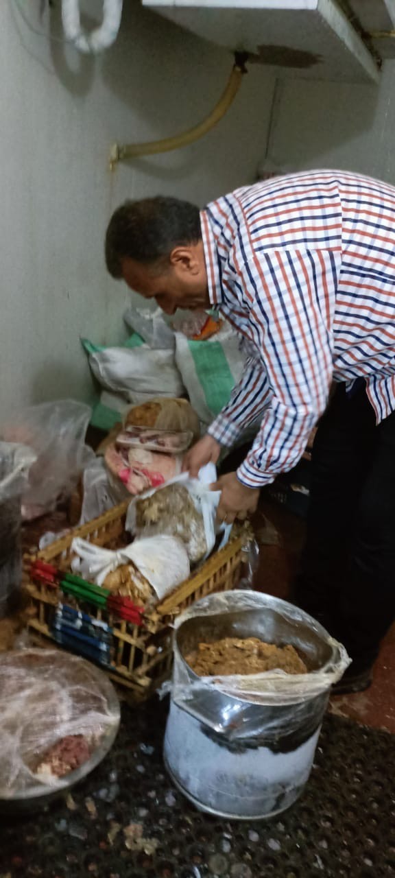 ضبط 1275 كيلو جرام لحوم مجمده ودجاج ومفروم ودهون غير صالحه للاستهلاك الآدمي بالدقهلية 