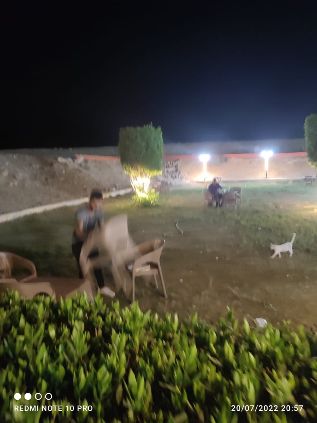 رئيس جهاز مدينة ١٥ مايو يقود حمله ليليه لازالة الاشغالات والتعديلات  .. صور