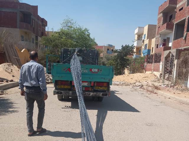 أسباب تحفظ جهاز بدر على معدات مقاول ومواد البناء فى المدينة.. صور
