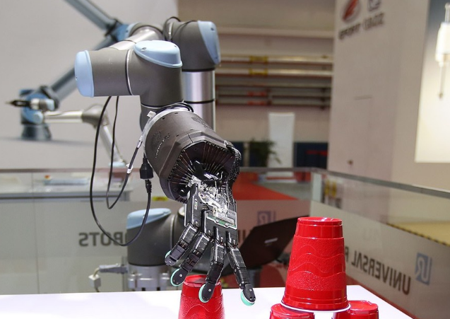 معرض لأحدث الروبوتات فى مؤتمر عالمى بالصين.. فيديو وصور