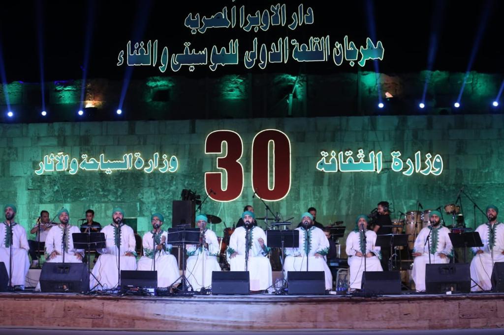وسط البلد تغنى لشمس النهار  ... والحضرة تتعبد فى محراب الفن بمحكى القلعة  .. صور