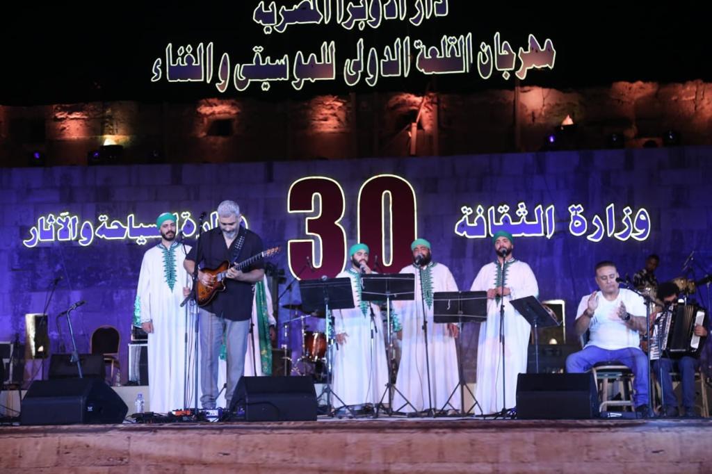 وسط البلد تغنى لشمس النهار  ... والحضرة تتعبد فى محراب الفن بمحكى القلعة  .. صور
