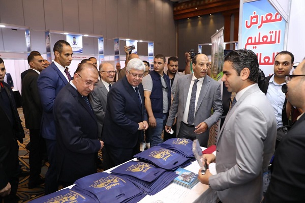 الدكتور ايمن عاشور
