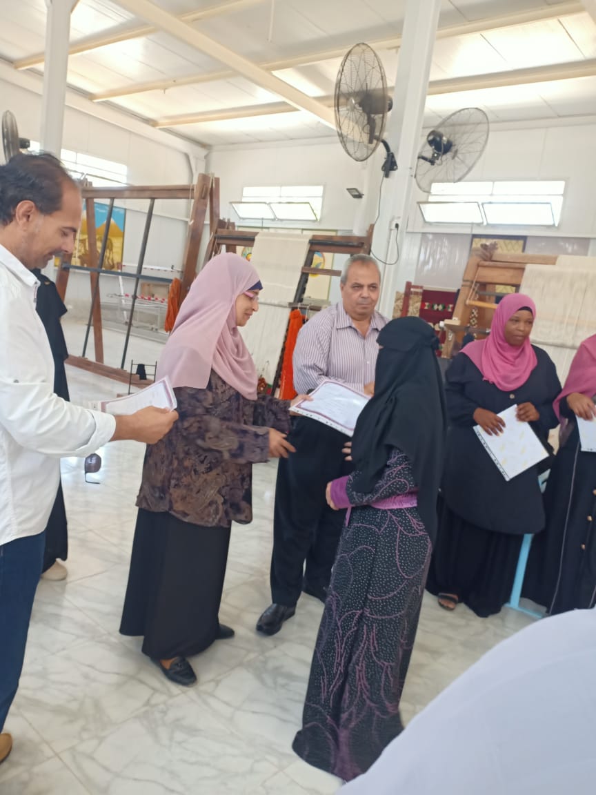 التنمية المستدامة يختتم الدورة التدريبية المشغولات اليدوية للمرأة المعيلة بمطروح