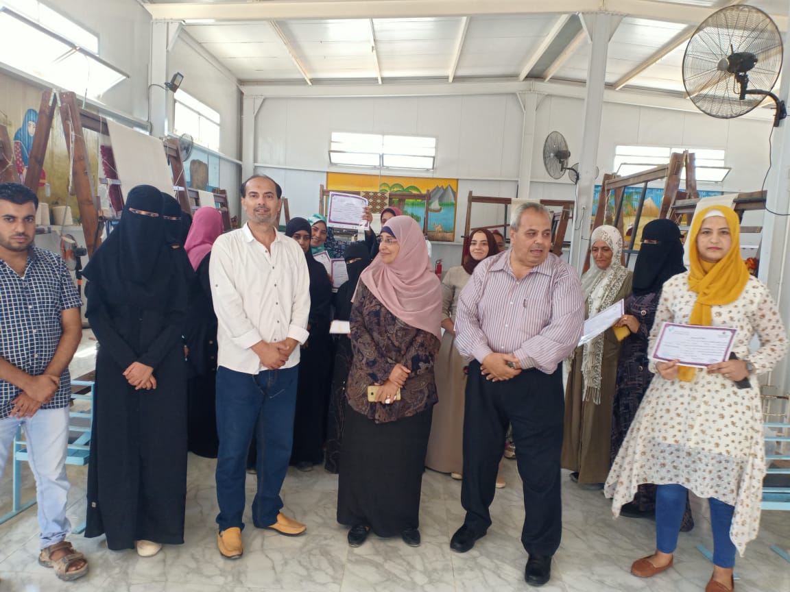 التنمية المستدامة يختتم الدورة التدريبية المشغولات اليدوية للمرأة المعيلة بمطروح