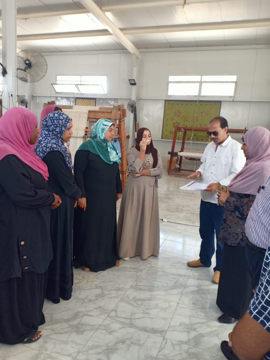 التنمية المستدامة يختتم الدورة التدريبية المشغولات اليدوية للمرأة المعيلة بمطروح
