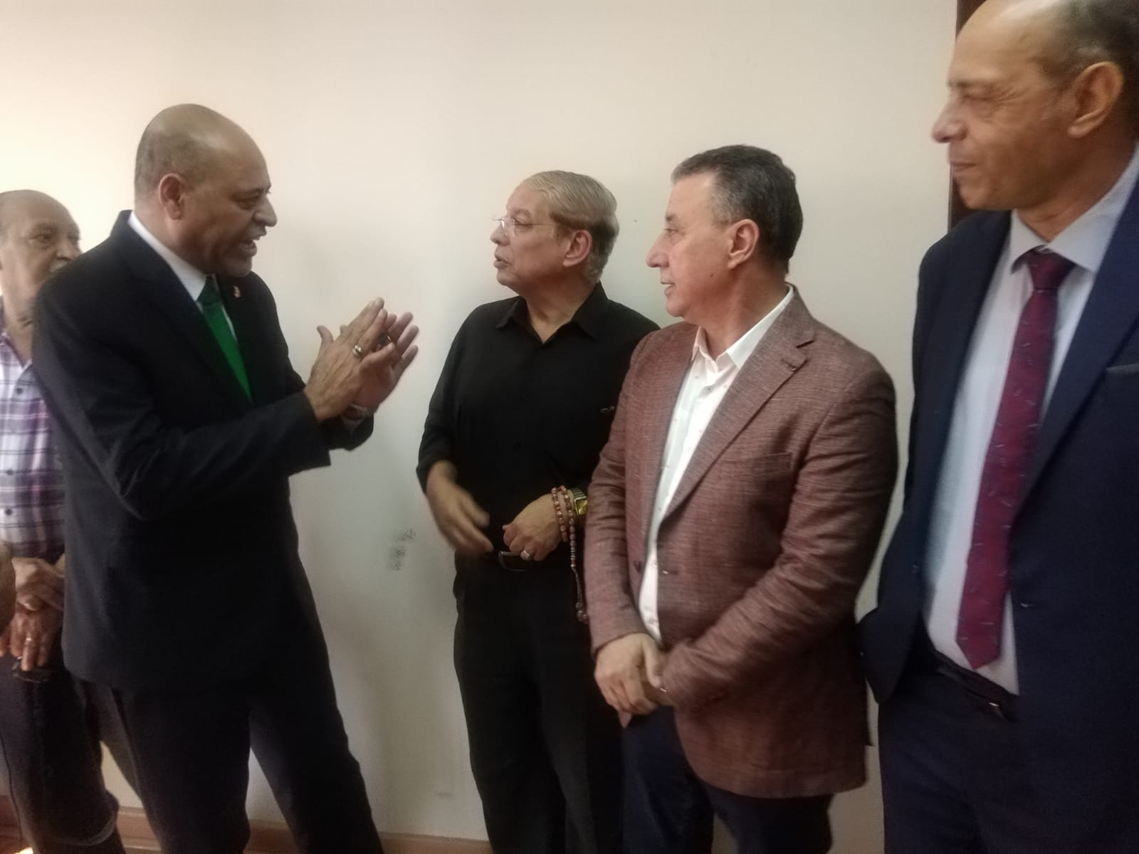 توطيد علاقات العمل بين طرفى الانتاج لتعظيم دور الصناعة الوطنية