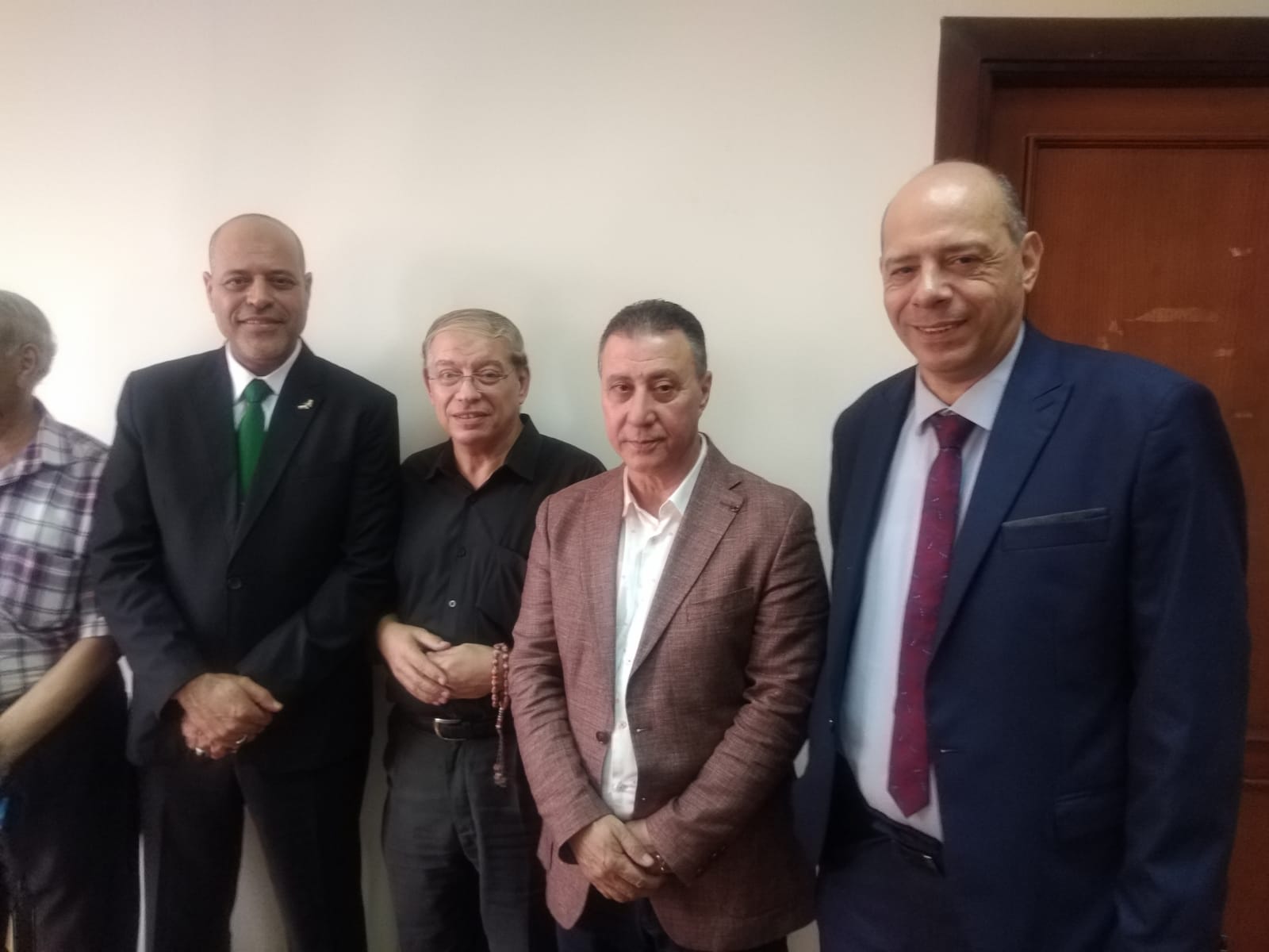 توطيد علاقات العمل بين طرفى الانتاج لتعظيم دور الصناعة الوطنية