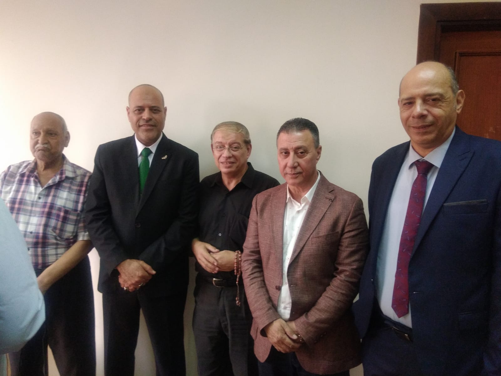 توطيد علاقات العمل بين طرفى الانتاج لتعظيم دور الصناعة الوطنية