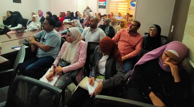 إقبال كبير على دورة لمستقبل وطن بدر فى التسويق الإلكترونى.. فيديو