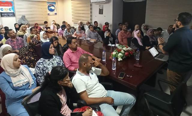 إقبال كبير على دورة لمستقبل وطن بدر فى التسويق الإلكترونى.. فيديو