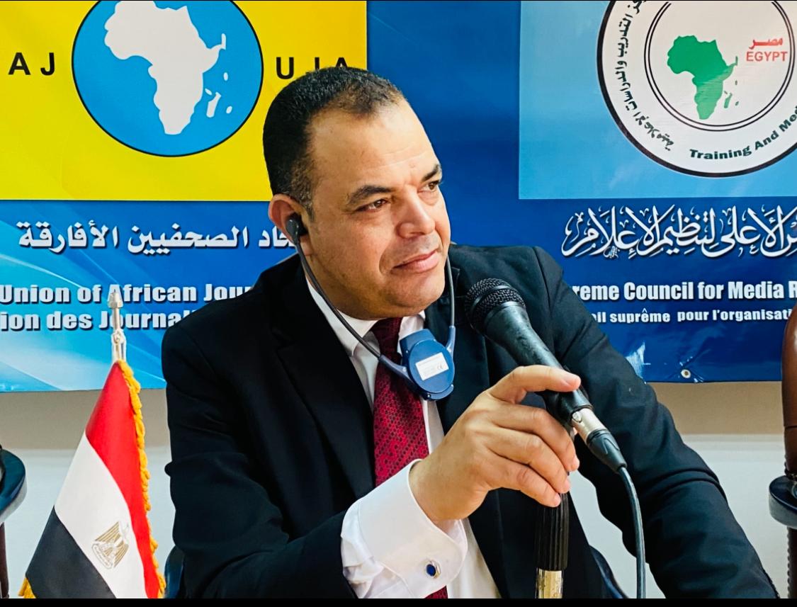 الإعلامي أيمن عدلي